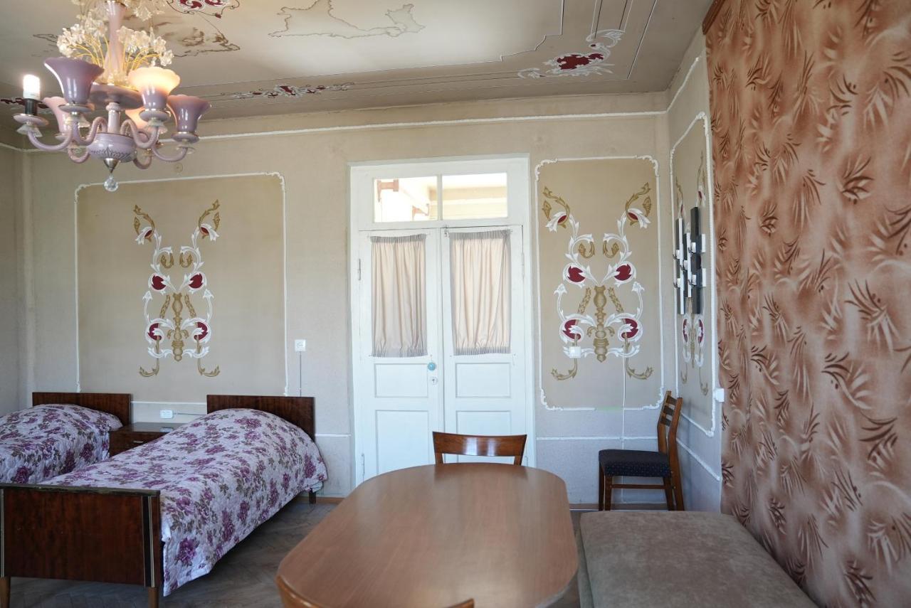 Nukri Guest House Ґорі Екстер'єр фото