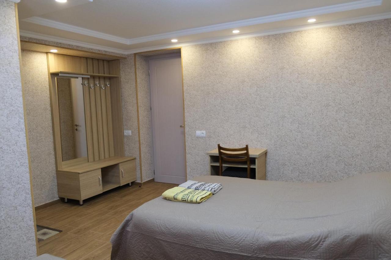 Nukri Guest House Ґорі Екстер'єр фото