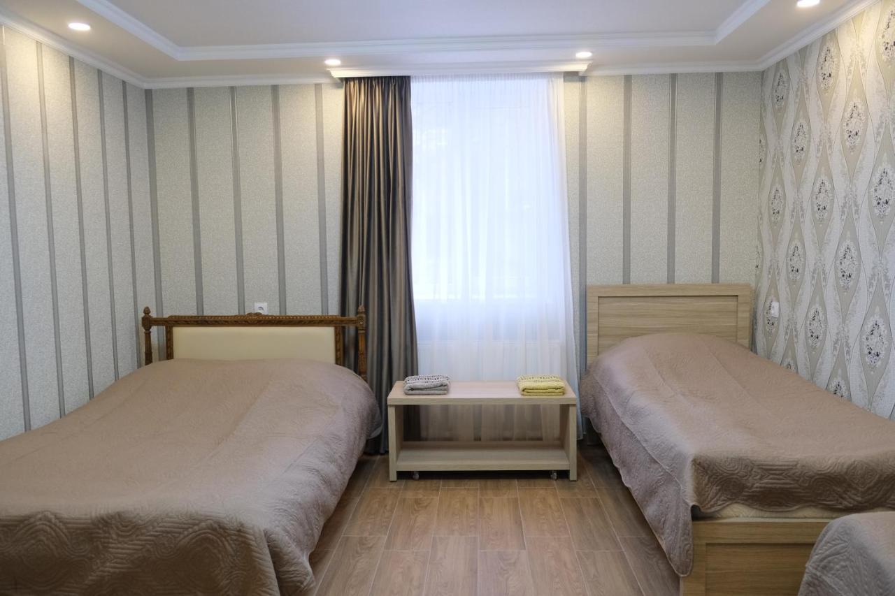 Nukri Guest House Ґорі Екстер'єр фото