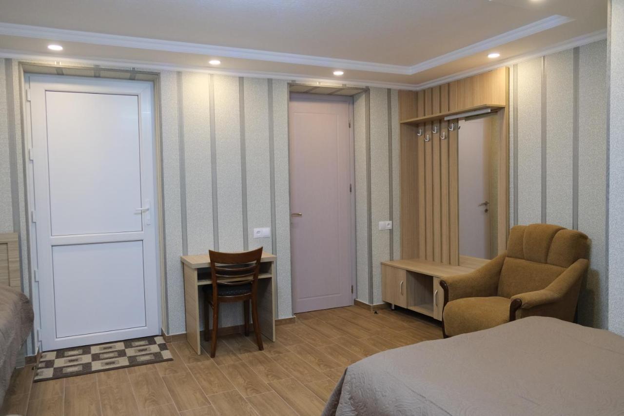 Nukri Guest House Ґорі Екстер'єр фото