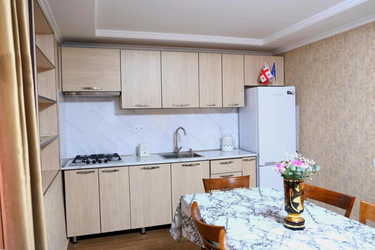 Nukri Guest House Ґорі Екстер'єр фото