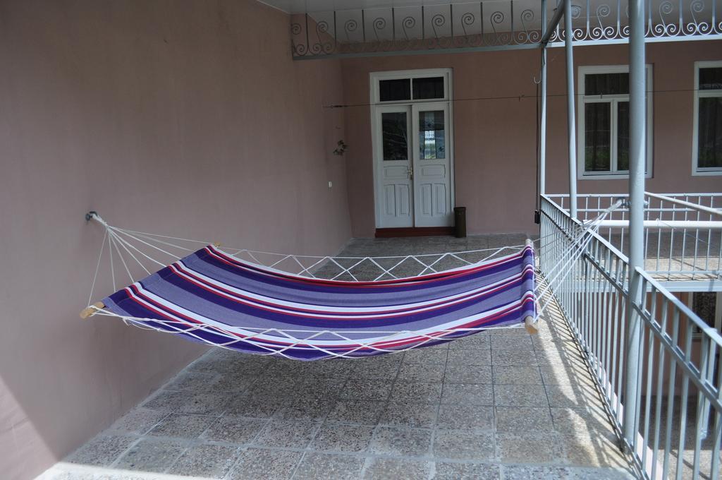Nukri Guest House Ґорі Екстер'єр фото