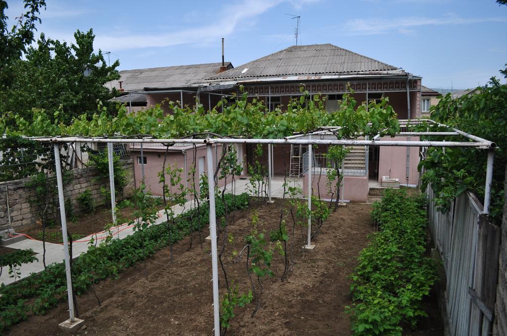 Nukri Guest House Ґорі Екстер'єр фото