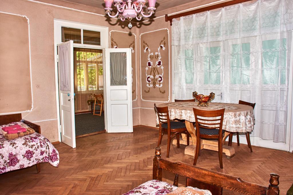 Nukri Guest House Ґорі Екстер'єр фото