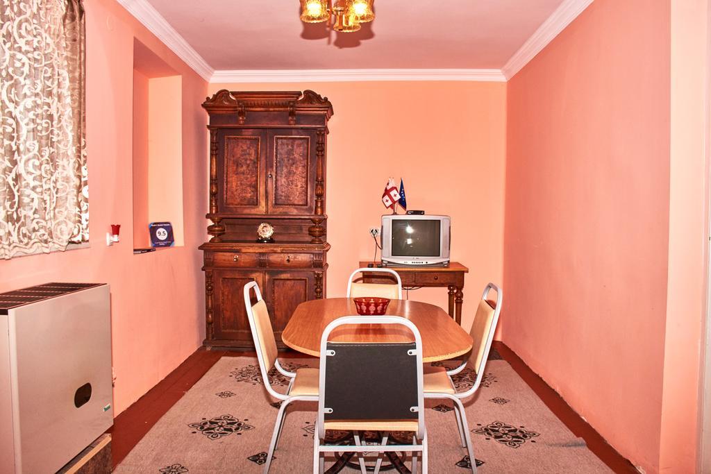 Nukri Guest House Ґорі Екстер'єр фото