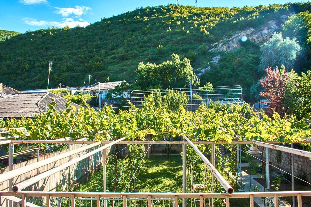 Nukri Guest House Ґорі Екстер'єр фото