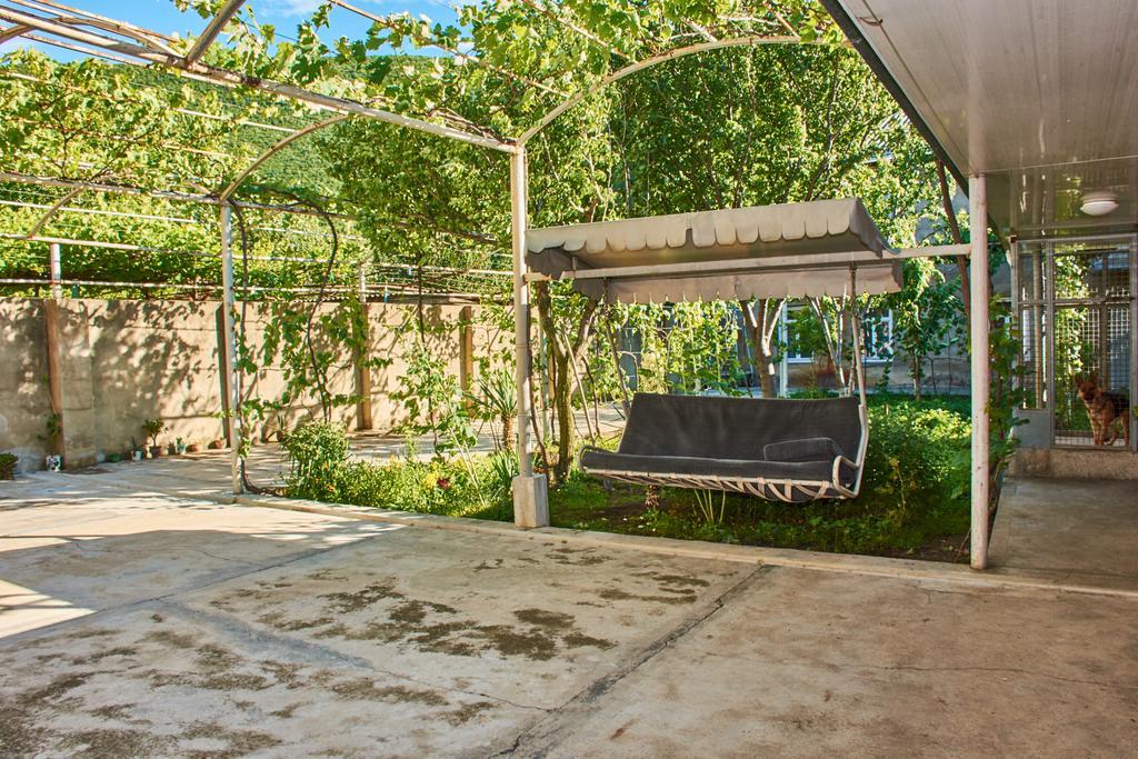 Nukri Guest House Ґорі Екстер'єр фото