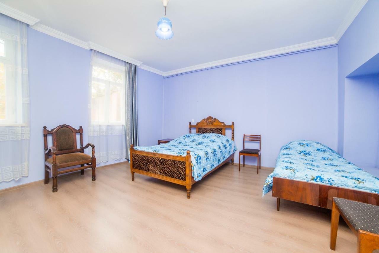 Nukri Guest House Ґорі Екстер'єр фото