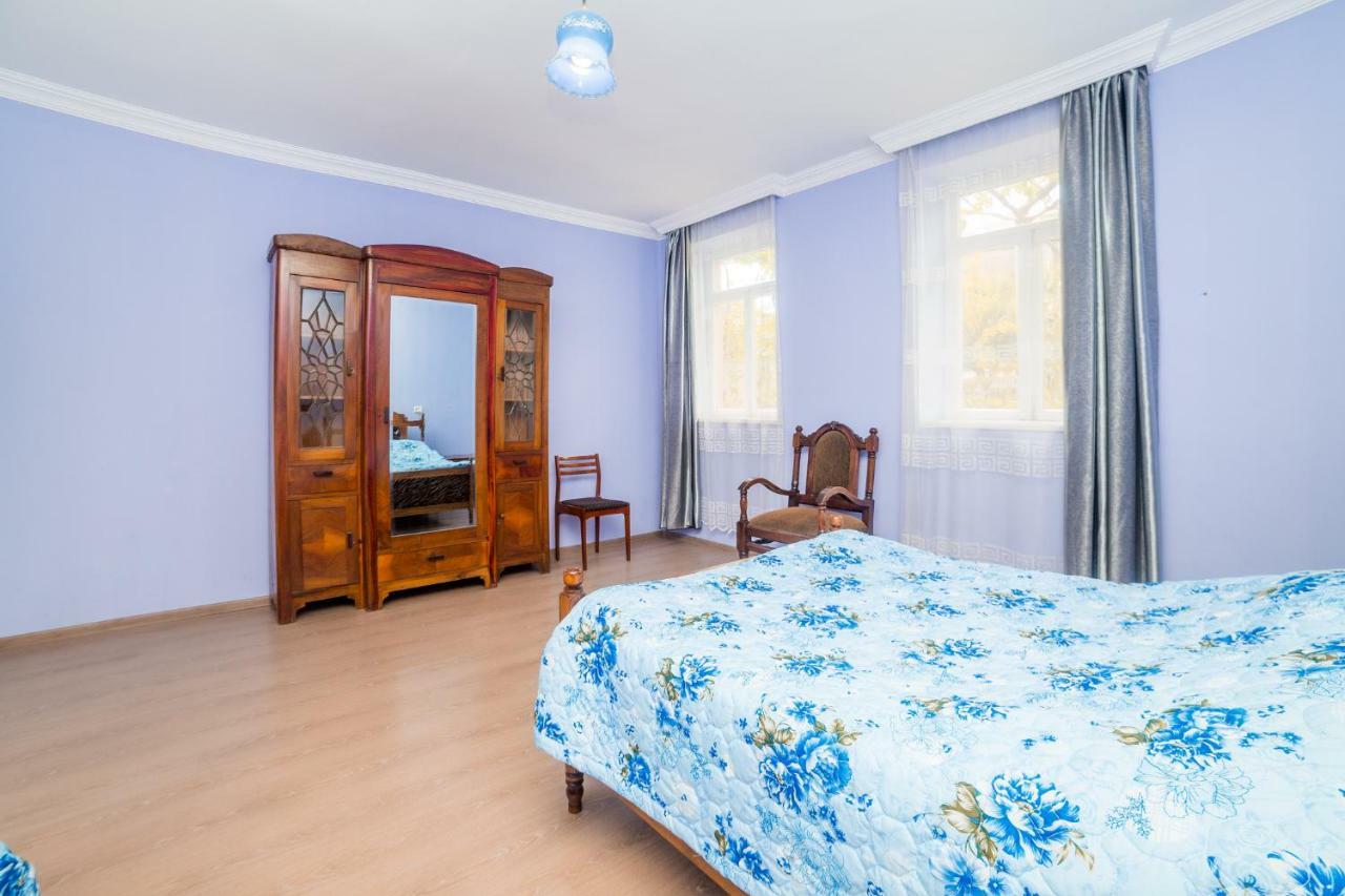 Nukri Guest House Ґорі Екстер'єр фото