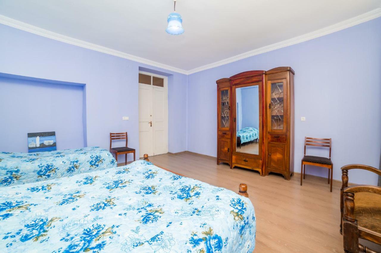 Nukri Guest House Ґорі Екстер'єр фото