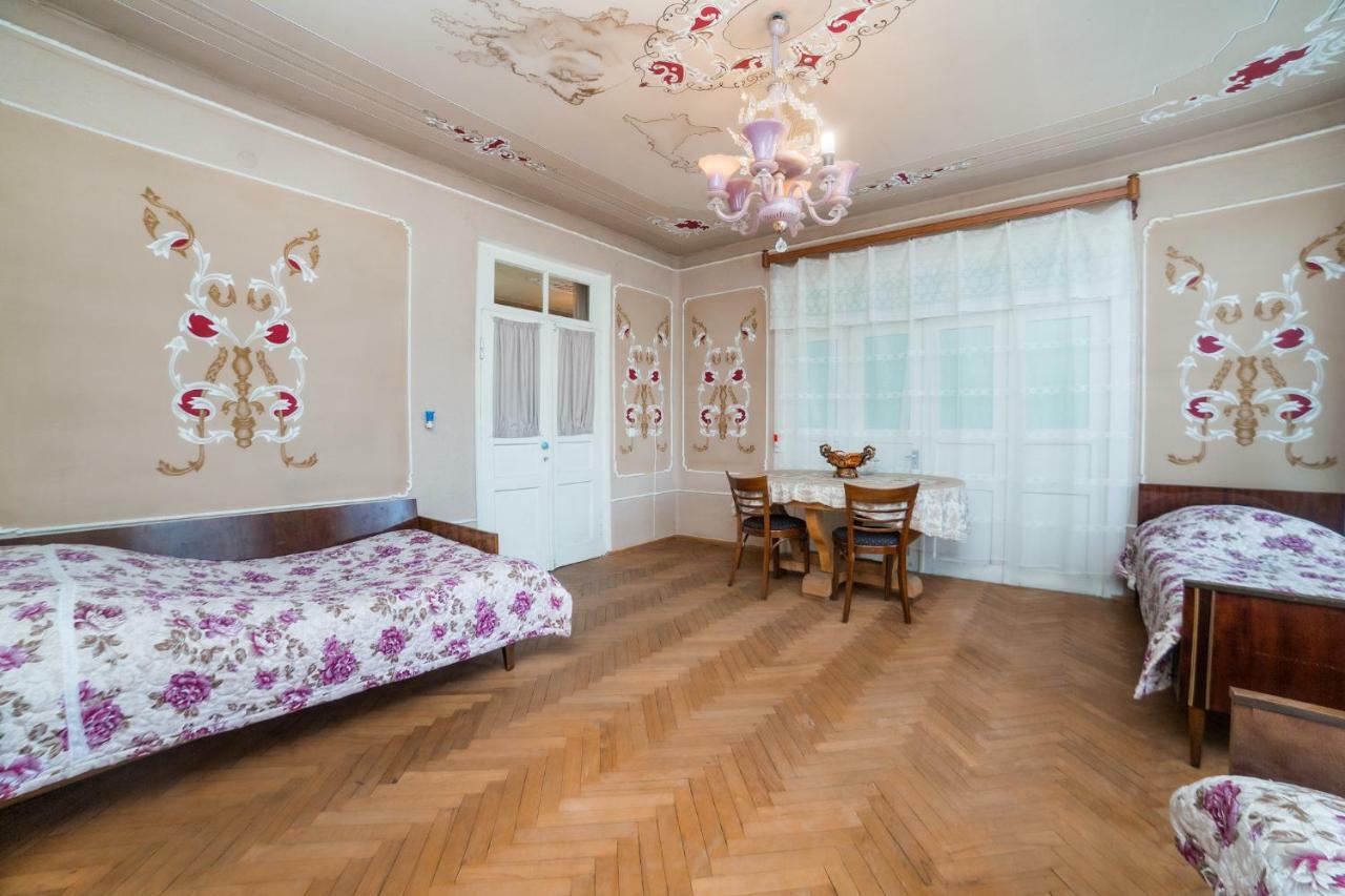 Nukri Guest House Ґорі Екстер'єр фото