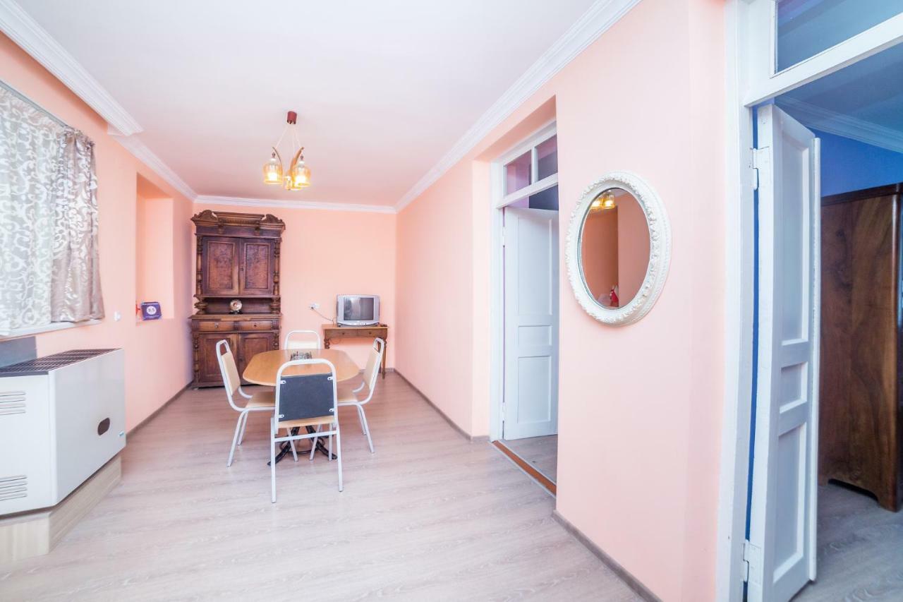 Nukri Guest House Ґорі Екстер'єр фото