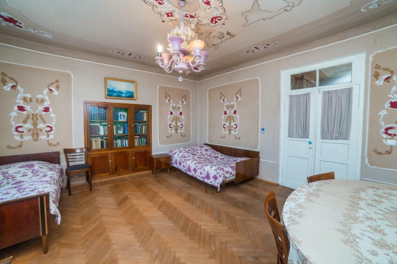 Nukri Guest House Ґорі Екстер'єр фото